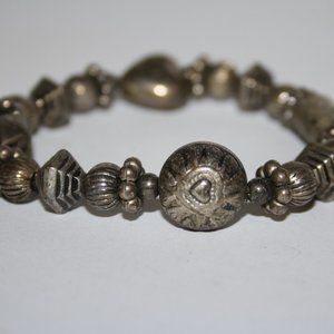 Beautiful silver heart beaded bracelet 7"